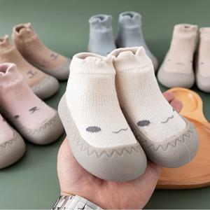 아기 신발 어린이 부드러운 고무 단독 첫 워커 어린이 양말 신발 미끄럼 방지 바닥 양말 유아 양말 신발 0-4Y 소년 소녀 부티