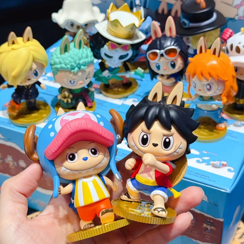 재고 있음 새로운 뜨거운 정품 제품 Labubu 원피스 협력 Luffy 블라인드 박스 인형 패션 장난감 고품질 장식 선물