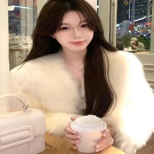 2024년 겨울 여성용 숏 퍼 코트 폭스 퍼 재킷 고급 숏 플러시 밍크 코트 스윗 스타일 긴팔 V넥 인조가죽