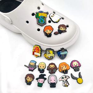 17Pcs 해리 포터 샌들 매력 액세서리 만화 헤르미온느 론 Hedwig Dobby 장식 PVC 방해 버클 어린이 선물 용품