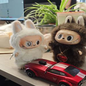 17cm Zimomo 고품질 Labubu 복제 Kawaii Labubu 괴물 인형 Zimomo 여왕 Collectible Doll 크리스마스 선물 어린이 장난감