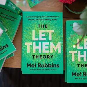 1년 Let Them Theory 일일 플래너 - 나선형 바운드 주간 및 월간 뷰, 녹색 도트 패턴 커버, 성인을 위한 인생 변화 도구