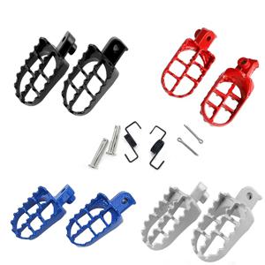 오토바이 발 페그는 Yamaha PW50 80 TW200 XR50R CRF50 CRF70 CRF80 CRF100F 오토바이 중국 먼지 핏 자전거 용 Footpegs에 달려 있습니다.