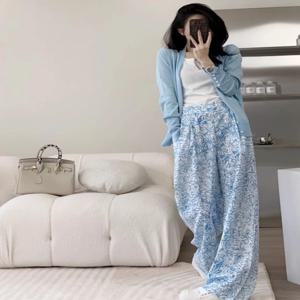 블루 플로럴 와이드 레그 팬츠 여성 여름 얇고 시원한 캐주얼 슬립웨어 비치 워크 자외선 차단 아코디언 팬츠 루즈핏 트라우저