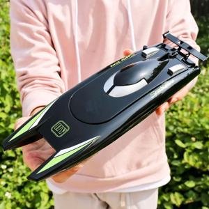 2.4G RC 고속 레이싱 보트 방수 더블 모터 원격 제어 전문 스피드 보트 805 선물 소년을위한 장난감