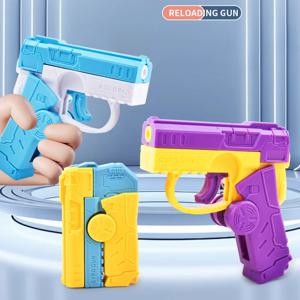 변형 Fidget Spinner Gun 재미 있은 Fidget 장난감 자동 리로드 미니 총 장난감 사무실 성인 스트레스 릴리프 장난감 크리 에이 티브 선물
