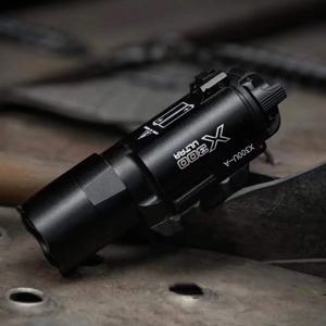 Surefir X300U 스카우트 라이트 건 라이트 랜턴라 소총 스트로브 손전등 맞는 20mm 레일 Airsoft 교수형 손전등 사냥