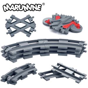 Marumine 8PCS 블록 기차 직선 곡선 트랙 크로스 오버 부품 철도 스위치 큰 크기 빌딩 벽돌 도시보기 액세서리