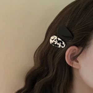 2Pcs 귀여운 대비 머리핀 여성 타원형 아세테이트 앞머리 클립 Duckbill 클립 소녀 헤어 클립 변덕스러운 머리 장식 헤어 액세서리