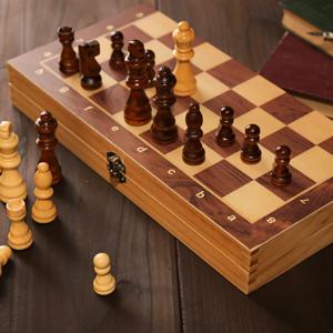 3-in-1 목조 전략 게임 세트 표준판 체스, 체커, 주사위 놀이 콤보 접이식 보드(성인용 청소년용 조각 포함)