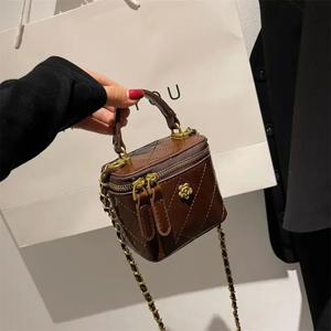 여성을위한 작은 어깨 버킷 가방 클래식 미니 클러치 여성 작은 사각형 상자 크로스 바디 금속 체인 핸드백