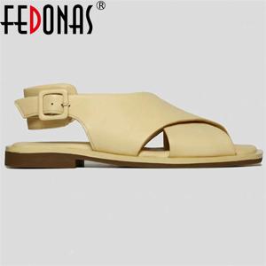 FEDONAS 2025 우아한 여성 정품 가죽 플랫 힐 샌들 크로스 버클 여름 컴포트 캐주얼 데일리 신발 여성 샌들
