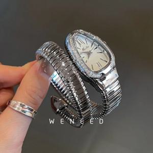 Reloj Mujer 2021 새로운 럭셔리 골드 시계 여성 뱀 와인딩 시계 여성 크리스탈 뱀 팔찌 팔찌 쿼츠 시계 시계