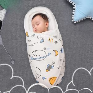 신생아 아기 Swaddle 랩 조정 가능한 신생아 모자 세트 Anti-kick Swaddle 따뜻한 부드러운 담요 0-3 개월 된 아기에게 적합