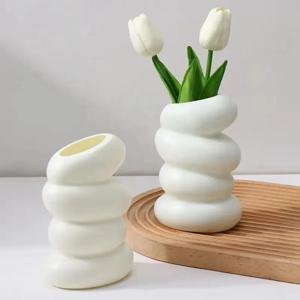 1PC 플라스틱 나선형 흰색 꽃병 북유럽 크리 에이 티브 꽃꽂이 컨테이너 부엌 거실 침실 홈 장식 장식품