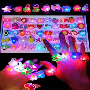 50pcs 만화 LED 빛나는 손가락 반지 동물 꽃 조명 손가락 반지 장난감 빛나는 반지 어두운 파티 용품에 빛나는