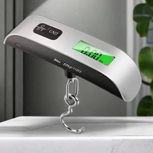 1pcs 휴대용 규모 디지털 LCD 디스플레이 110lb/50kg 전자 수하물 교수형 가방 여행 무게 수하물 가방 무게 균형