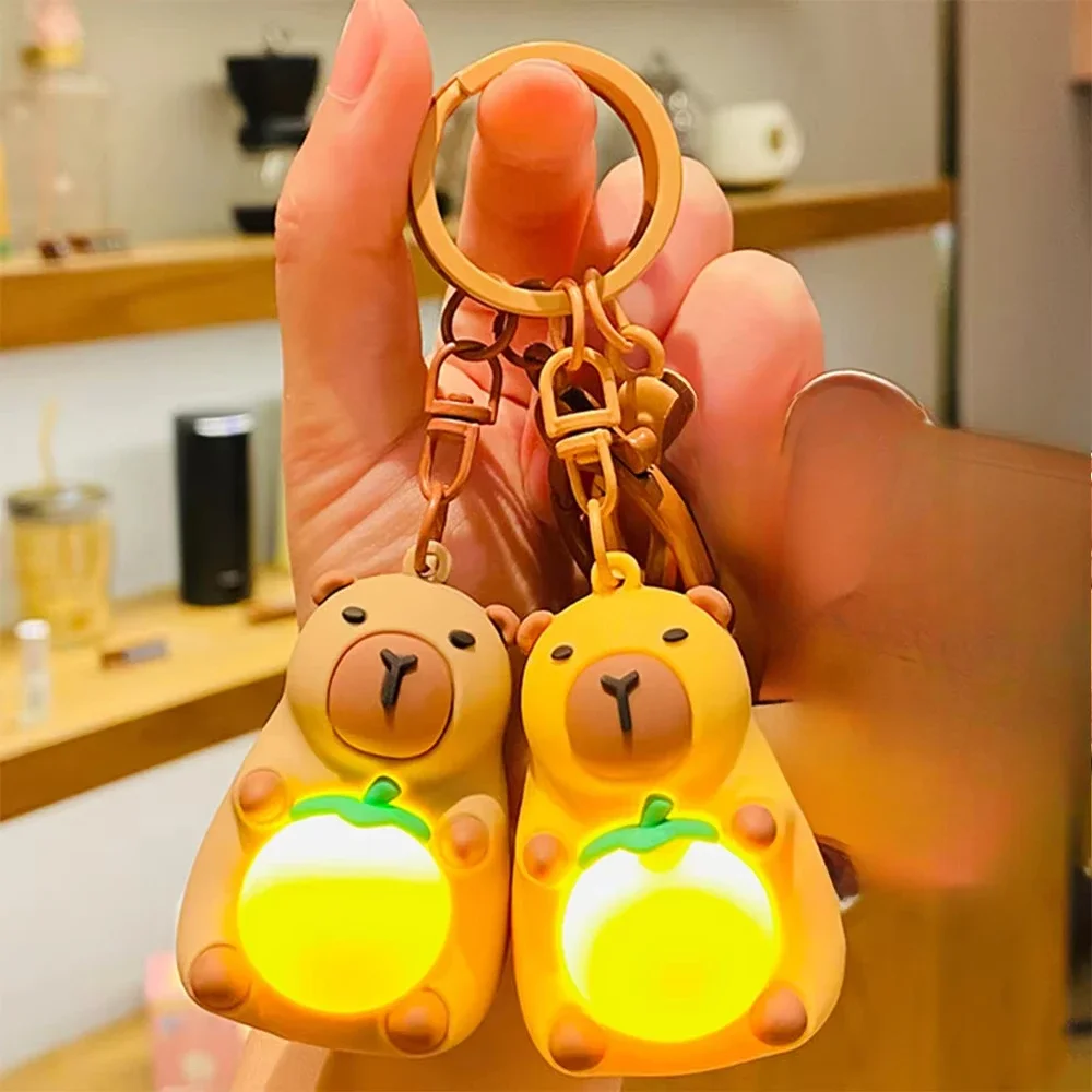 어둠 속에서 시뮬레이션 Capibara 애니메이션 조명 장난감 Kawaii 귀여운 미니 인형 따뜻한 빛 열쇠 고리 크리 에이 티브 빛나는 Capybara 키 체인