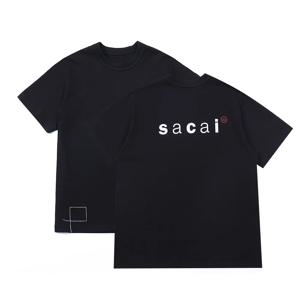 SACAI WTAPS 남성과 여성을위한 공동 브랜드 프린트 코튼 반팔 티셔츠 캐주얼 통기성 루즈 티셔츠 탑