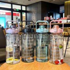 2리터 빨대付き 여성용 물병, 휴대용 여행 물병, 피트니스 자전거 컵, 여름용 냉수 물병 (시간 표시 포함)