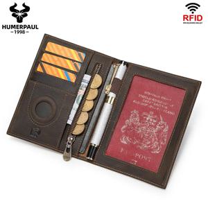여행 필수품을 위한 AirTag가 포함된 HUMERPAUL 여권 Wallt Crazy Horse 가죽 RFID 신용 카드 소지자 펜 커버 머니 백
