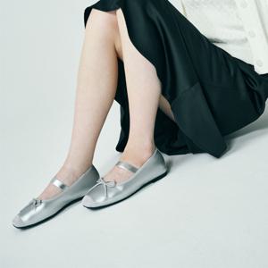 [단독] 스퀘어 토 리본 밴딩 플랫 412335006 (1cm)