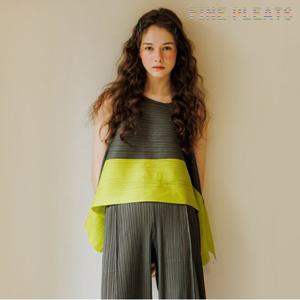 [FINE PLEATS] 피네 플리츠 배색 민소매 날개 탑 네온 그린