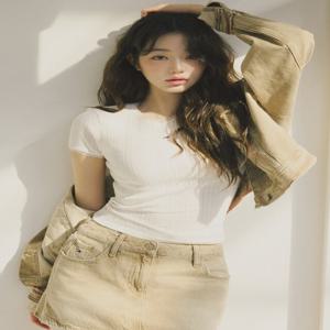 [장원영 착용] 여성 오버사이즈 크롭 트러커 재킷 T32F1NJC40TWT1