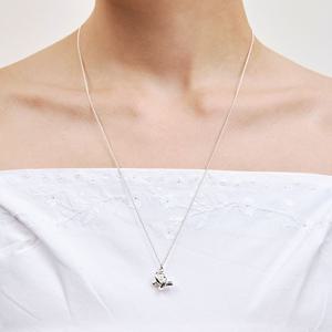 [프로미스나인 나경 착용] pretzel pendant necklace