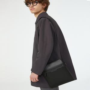 [10%+10%쿠폰] 액세서리 남성] [[24SS]] WBBA4E512BK 블랙 로고배색 나일론 크로스백