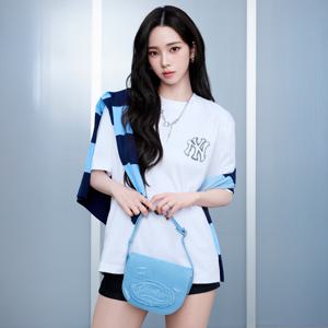 [공식] [카리나PICK] 베이직 스트릿 로고 오버핏 반팔 티셔츠 NY (White)