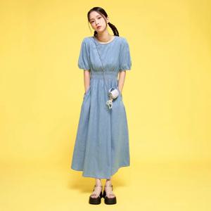 [정가 109,900원]스모킹 퍼프 소매 데님원피스_AR2DOS80