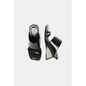 [정상가 328,000원] 웨지 힐 뮬(black)_DG2AM25005BLK