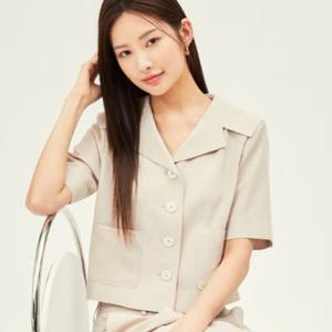 [JJ지고트]세일러 칼라 크롭블라우스GP6M0BL921