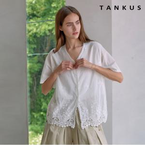 정상가:59,000원 ㅣ 플라워 레이스 브이넥 버튼 반팔 블라우스 (TX2BL042L0)