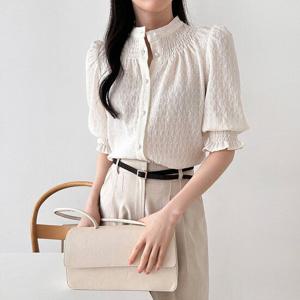 [커스텀에이블]수피아 진주 버튼 블라우스_C2405BL029B_D
