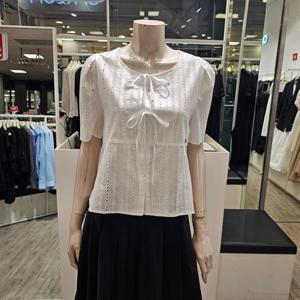 [온앤온] 라운드넥 리본 펀칭 블라우스 NJW5MB610