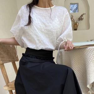 [헤레이스]자가드 잔펄 블라우스_YMSH25SS665