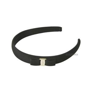 [페라가모] SS25 여성 바라 보우 헤어밴드 34 0086 NERO ORO 0430314