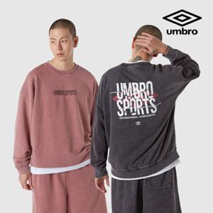 [엄브로] 워시드 니트 레터링 맨투맨 UQ121CFS23