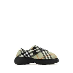 BURBERRY 프린트 패브릭 필로우 체크 슬립온 8094483 C1200