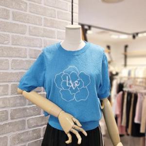 레코브 LC61E8KN524X 플라워 로고 자수 니트