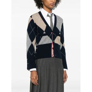 [THOM BROWNE] 여성 니트웨어 ARGYLE 저지 인타르시아 클래식 V 넥 가디건 인 캐시미어 FKC659AY2001 415 네이비 /9