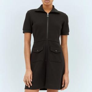 25 SS 몽클레어 로고 포인트 하프 집업 피케 폴로 카라 미니 드레스 블랙 8I00012 899V9 999