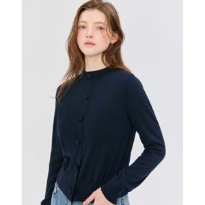 질스튜어트 뉴욕 여성 24FW 울 100% 네이비 백 버튼 포인트 라운드넥 니트 JSSW4C310N3