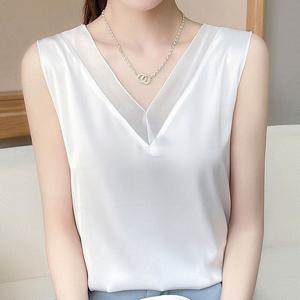 [귈림]() 새틴 시스루 브이넥 민소매 블라우스(G5MBL064P)