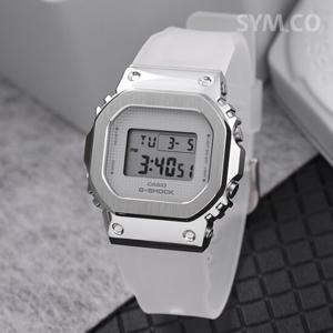 지샥 GM-S5600SK-7 메탈 베젤 퓨어화이트 다운사이징 스퀘어 남