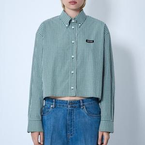 25 SS 미우미우 로고 패치 버튼 다운 체크 모티프 크롭 셔츠 그린 MK1659 17L1 F026R