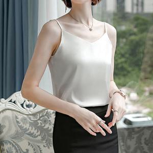 [귈림]() 새틴 브이넥 끈나시 이너 블라우스(G5MBL139P)
