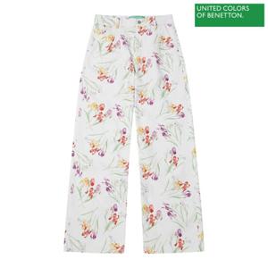 [베네통] Flower-patterned cotton pants 2S_4NFWDE00B_901